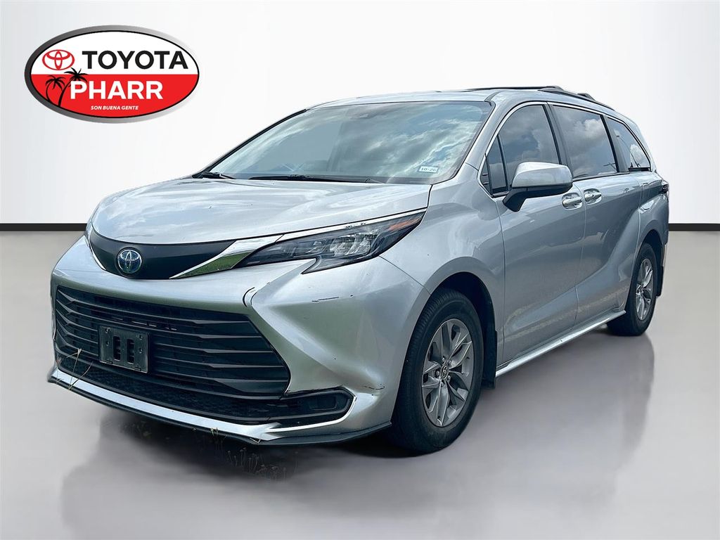 2024 Toyota Sienna LE 8-Passenger Hybrid FWD's photo