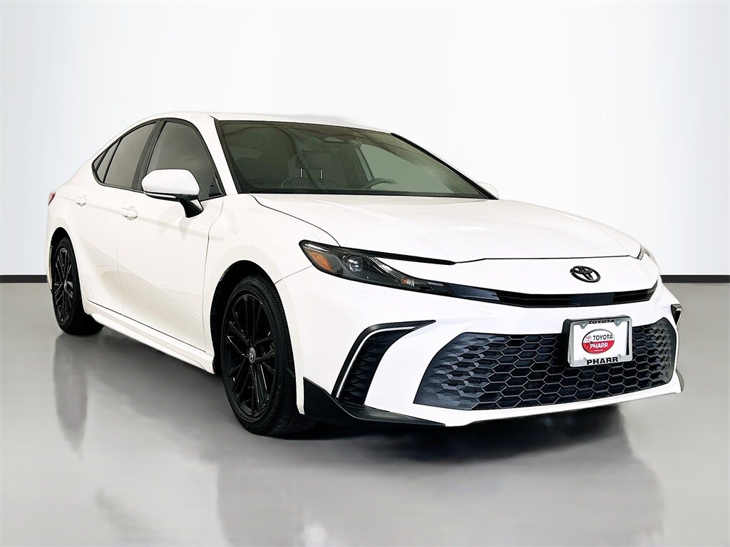 2025 Toyota Camry LE photo 3