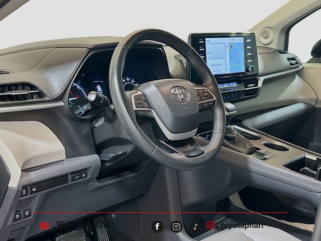 2023 Toyota Sienna XLE - Photo 8