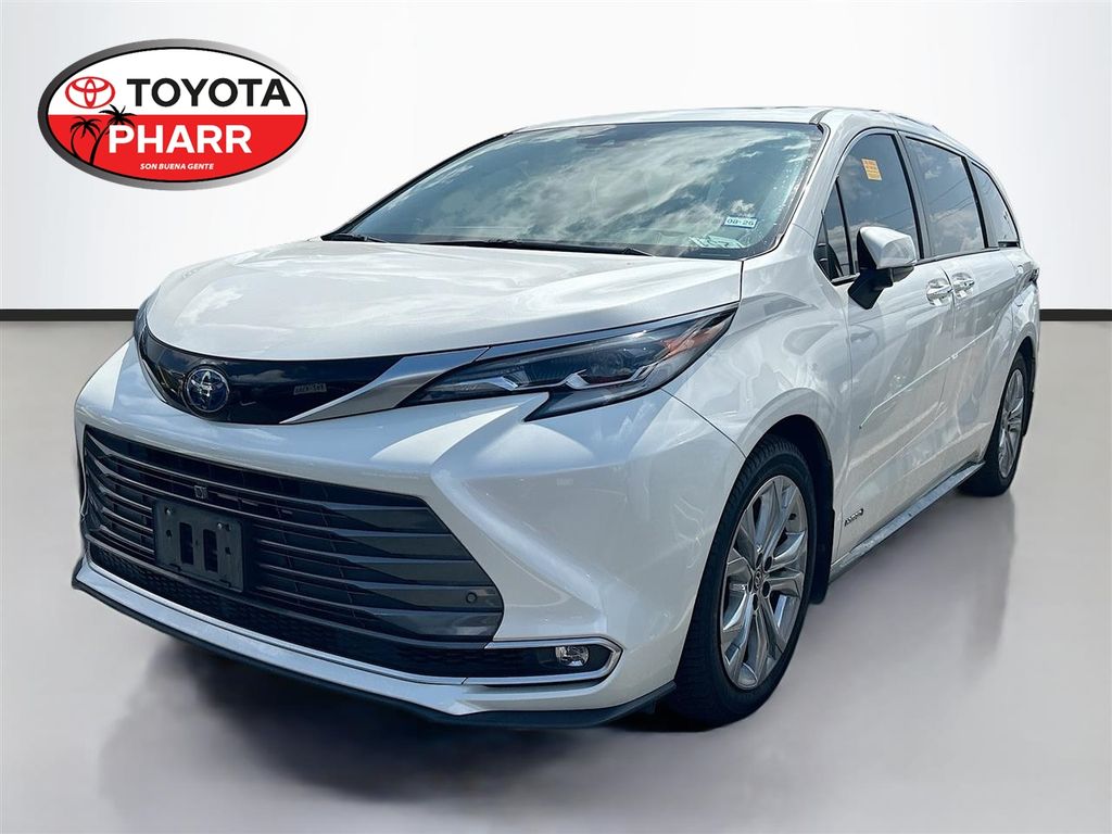 2021 Toyota Sienna Platinum 7-Passenger Hybrid FWD's photo