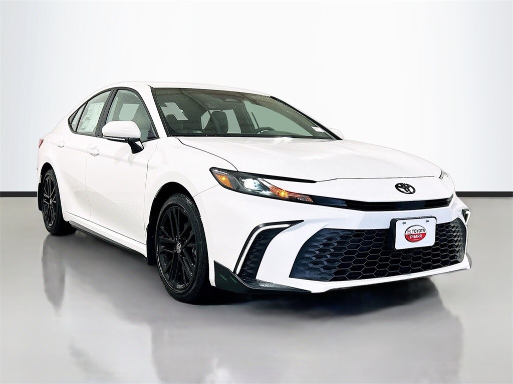 2026 Toyota Camry SE photo 3