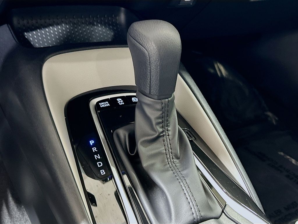2026 Toyota Corolla LE - Photo 14