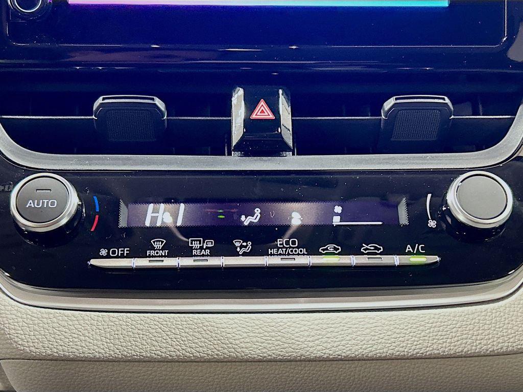 2026 Toyota Corolla LE - Photo 13
