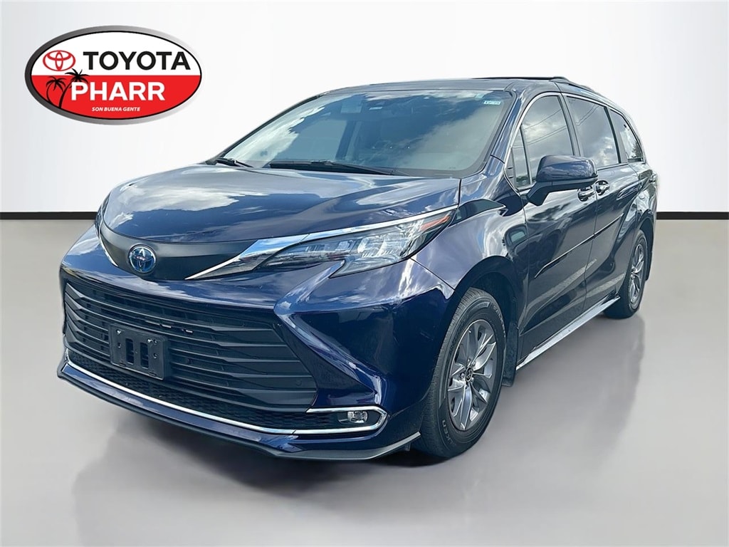 2024 Toyota Sienna XLE's photo