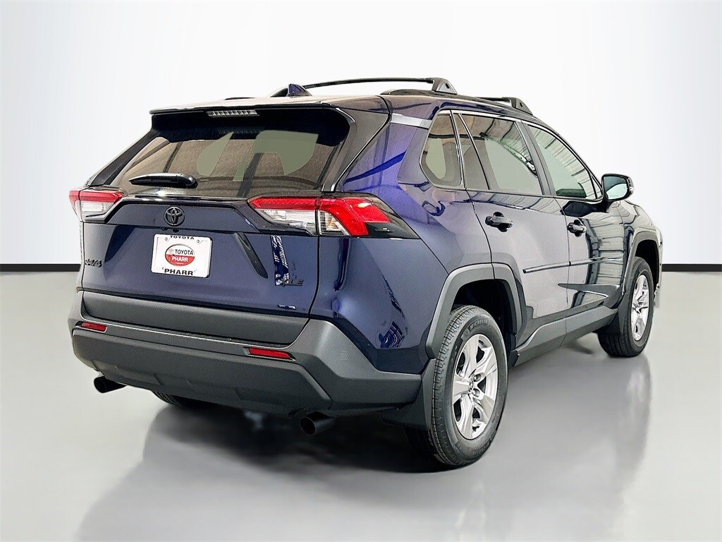 2025 Toyota RAV4 XLE photo 4