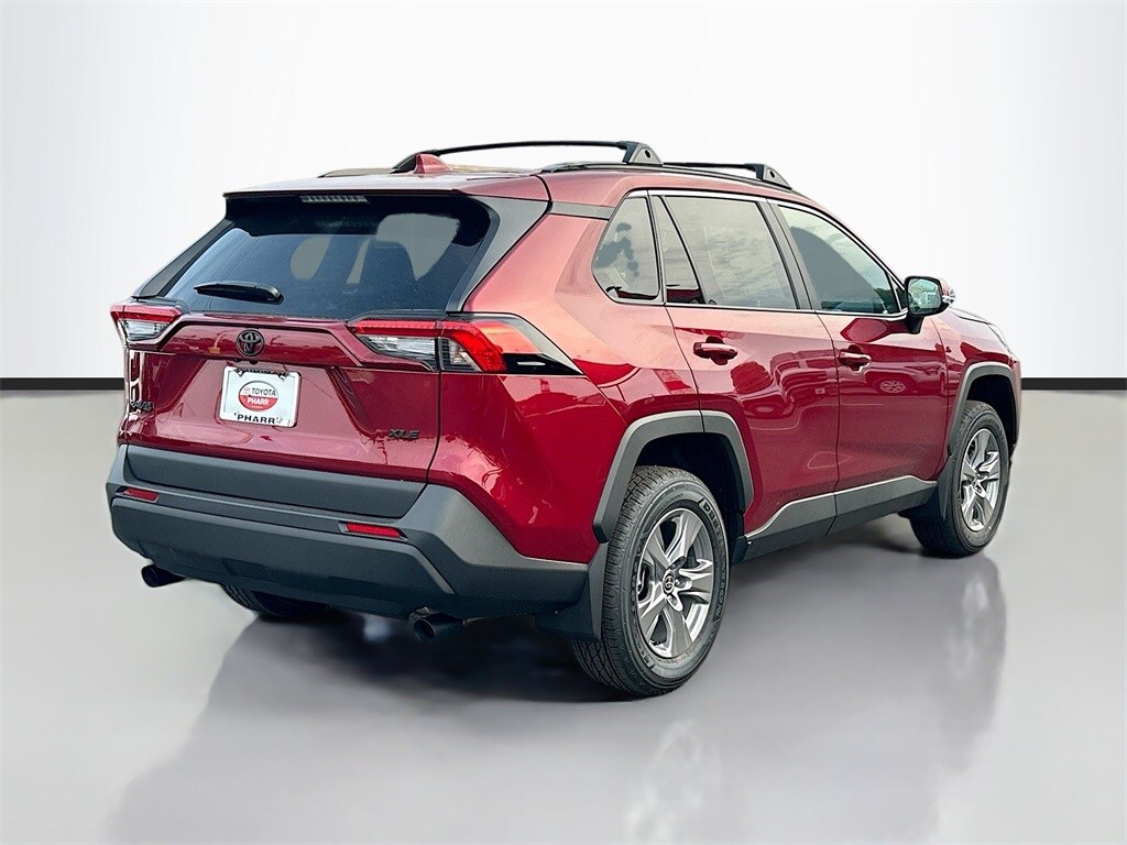 2025 Toyota RAV4 XLE photo 4