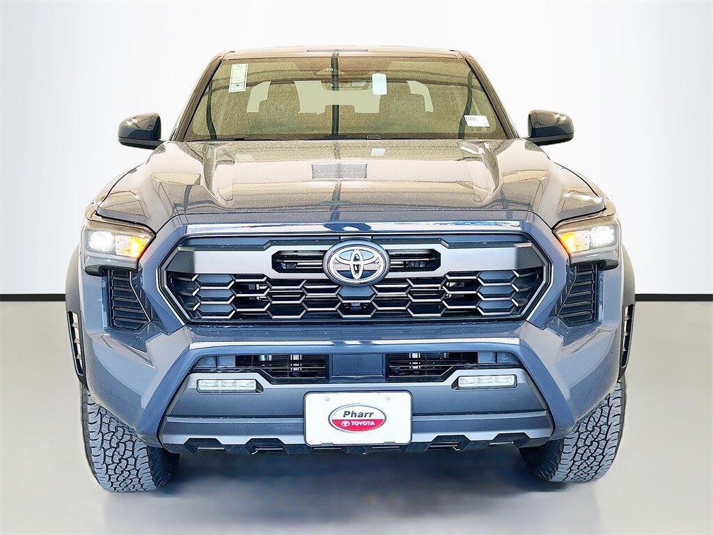 2025 Toyota Tacoma TRD Off-Road photo 2
