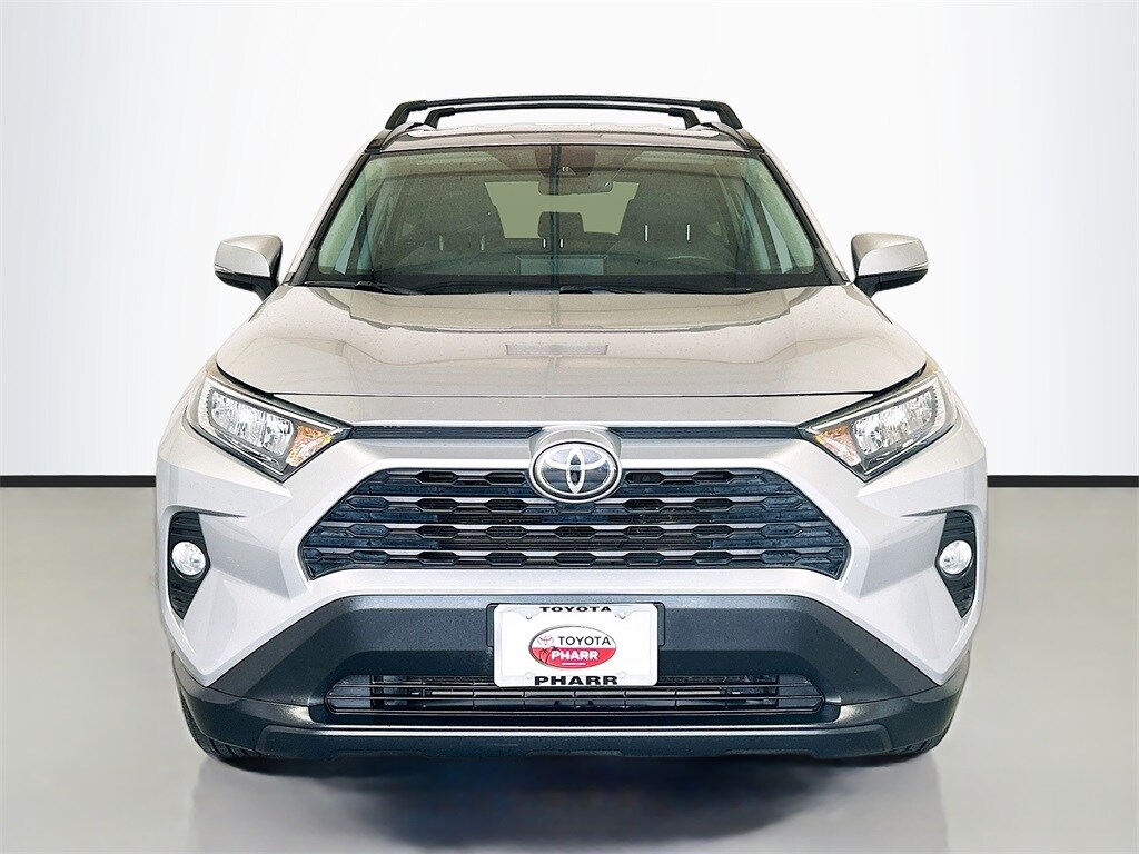 2021 Toyota RAV4 XLE photo 2
