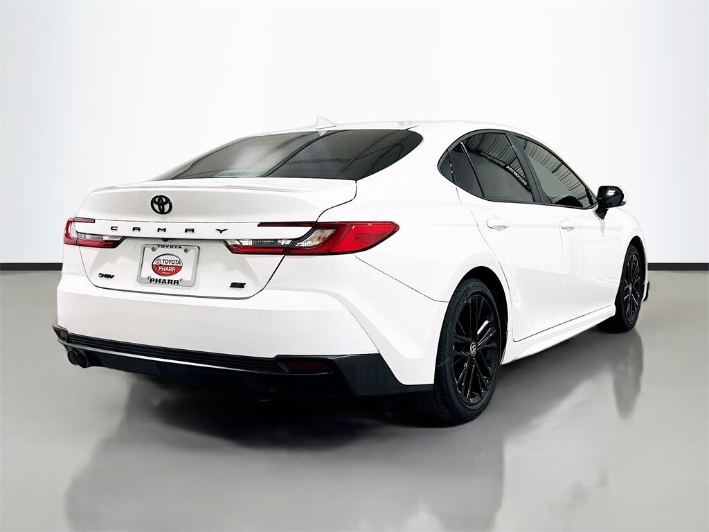 2025 Toyota Camry LE photo 4