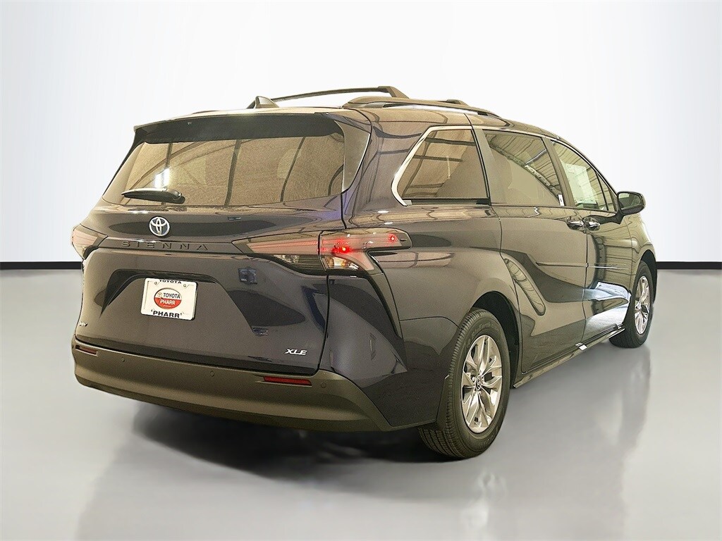 2025 Toyota Sienna XLE photo 4