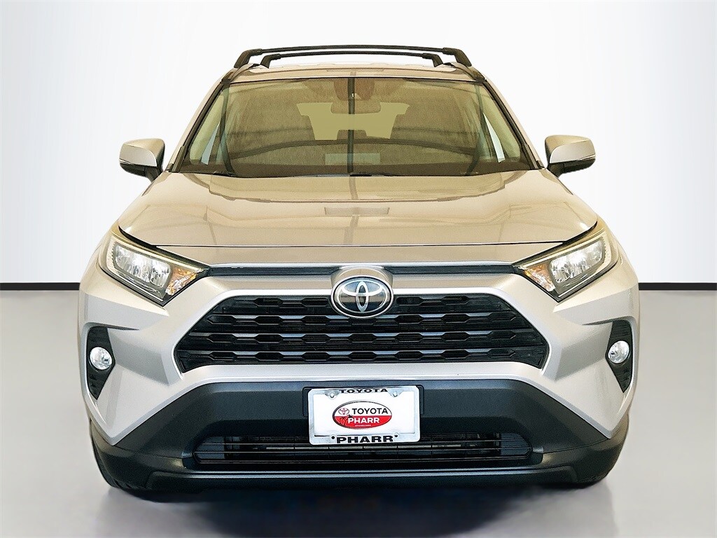 2021 Toyota RAV4 XLE photo 2