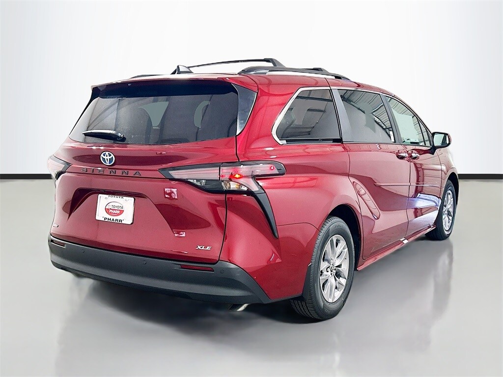 2025 Toyota Sienna XLE photo 4