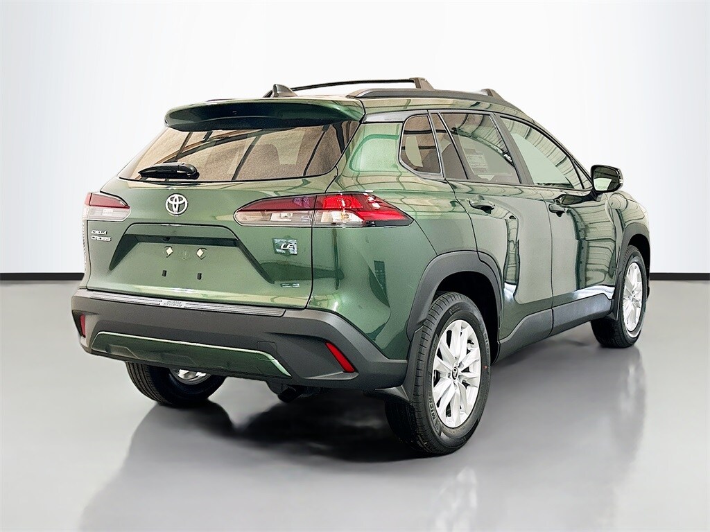 2026 Toyota Corolla Cross LE photo 4