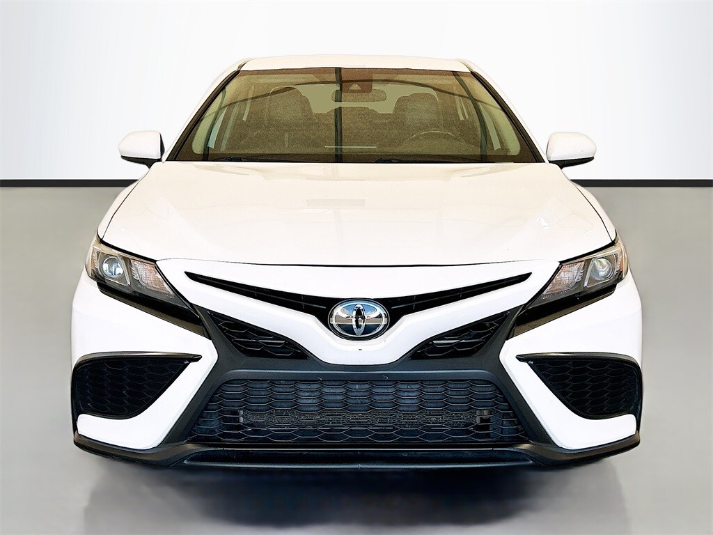 2021 Toyota Camry SE photo 2