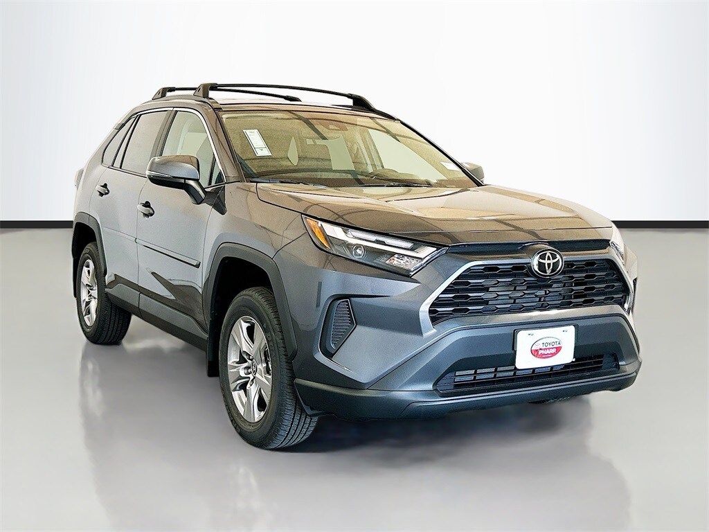 2025 Toyota RAV4 XLE photo 3
