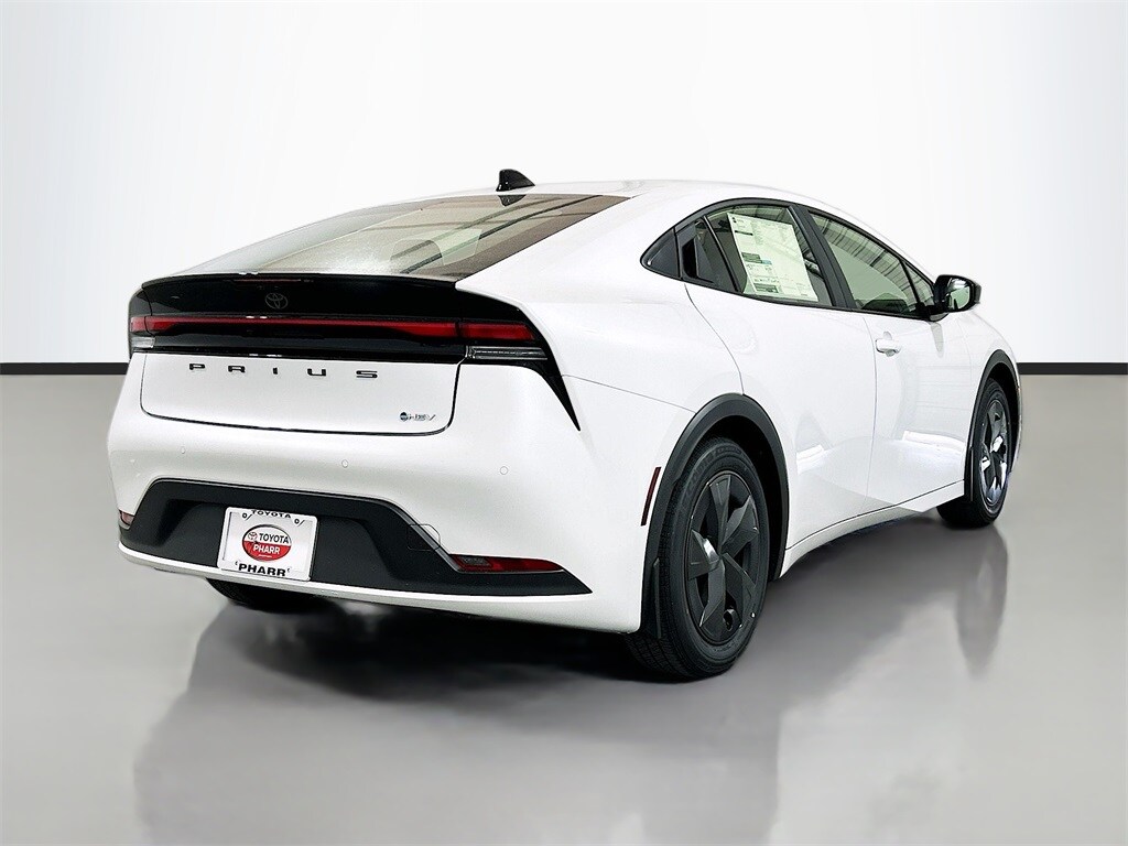 2026 Toyota Prius LE photo 4