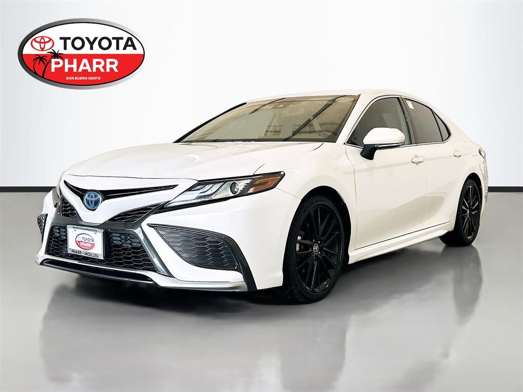 2022 Toyota Camry Hybrid Sedan 
