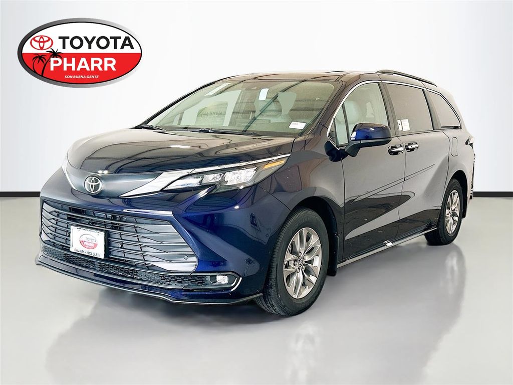 2026 Toyota Sienna XLE 8-Passenger Hybrid FWD's photo