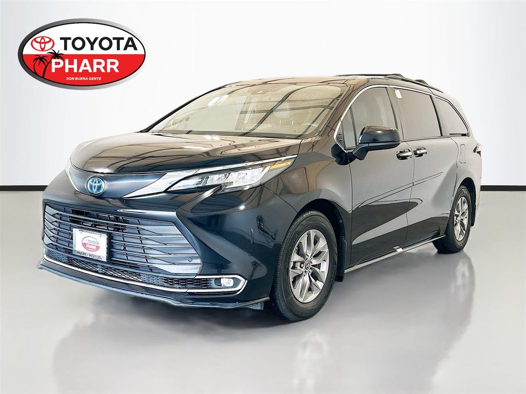 2023 Toyota Sienna XLE 8-Passenger Hybrid FWD's photo