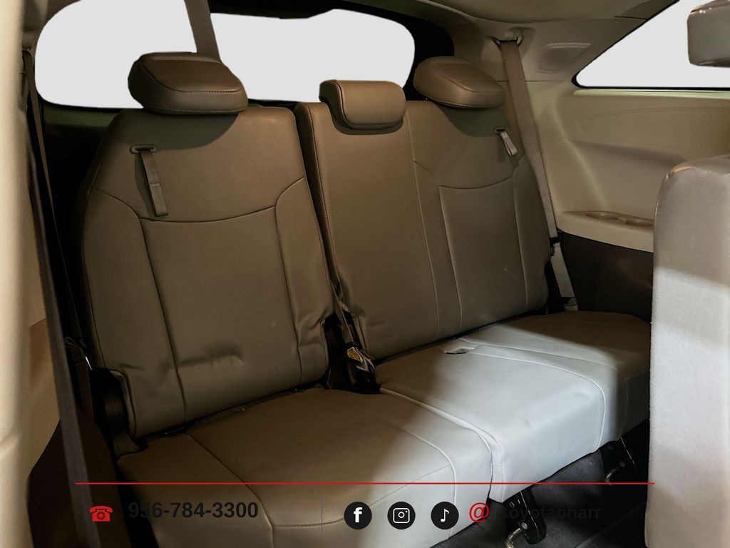 2023 Toyota Sienna XLE - Photo 26