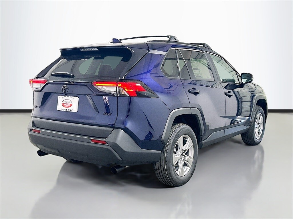 2025 Toyota RAV4 XLE photo 4