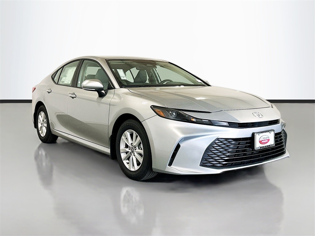 2025 Toyota Camry LE photo 3
