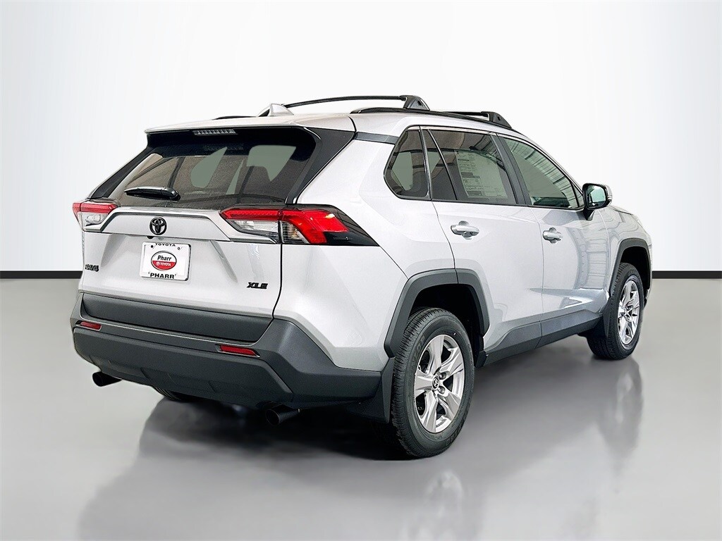 2025 Toyota RAV4 XLE photo 4