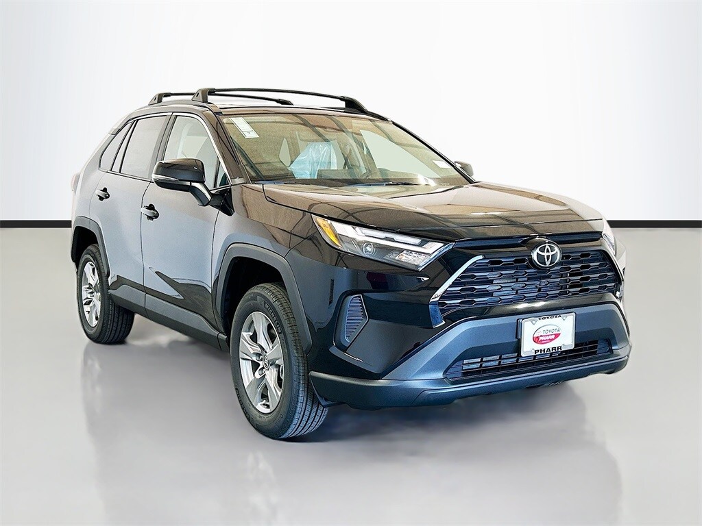 2025 Toyota RAV4 XLE photo 3