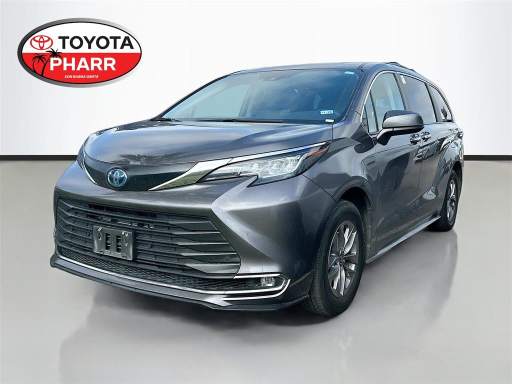 2023 Toyota Sienna XLE 7-Passenger Hybrid FWD's photo
