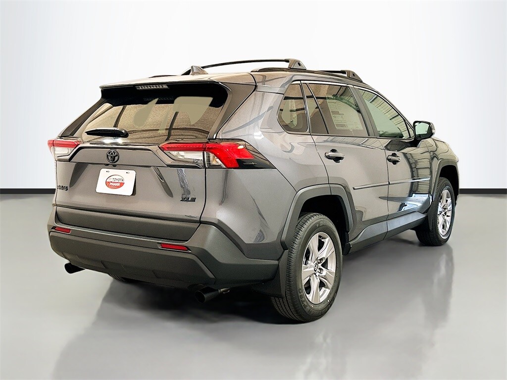2025 Toyota RAV4 XLE photo 4