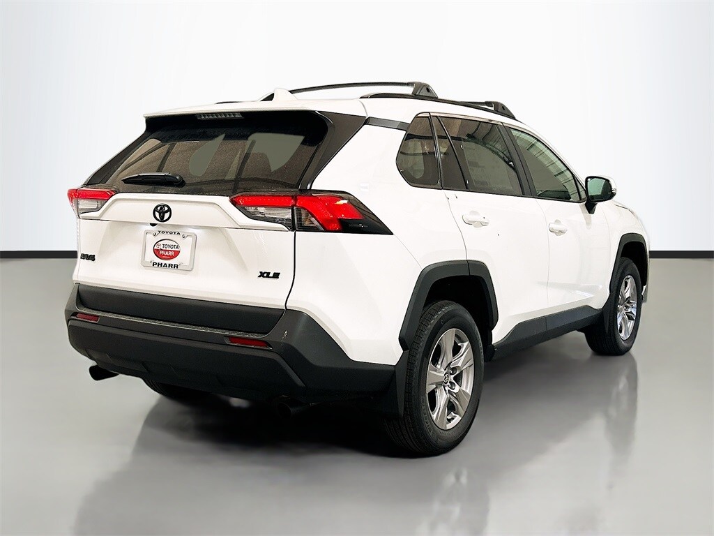 2025 Toyota RAV4 XLE photo 4