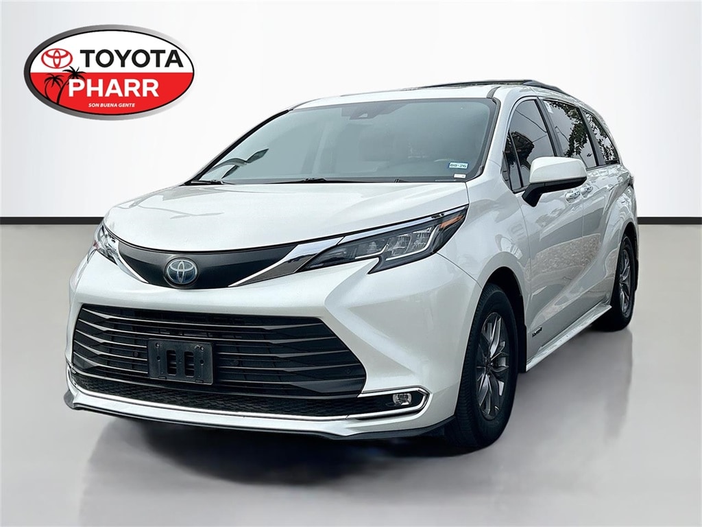 2021 Toyota Sienna XLE's photo