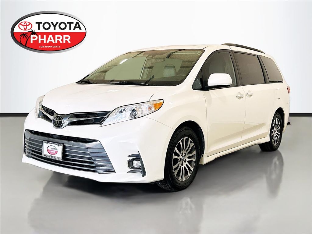 2019 Toyota Sienna XLE V6 8-Passenger's photo