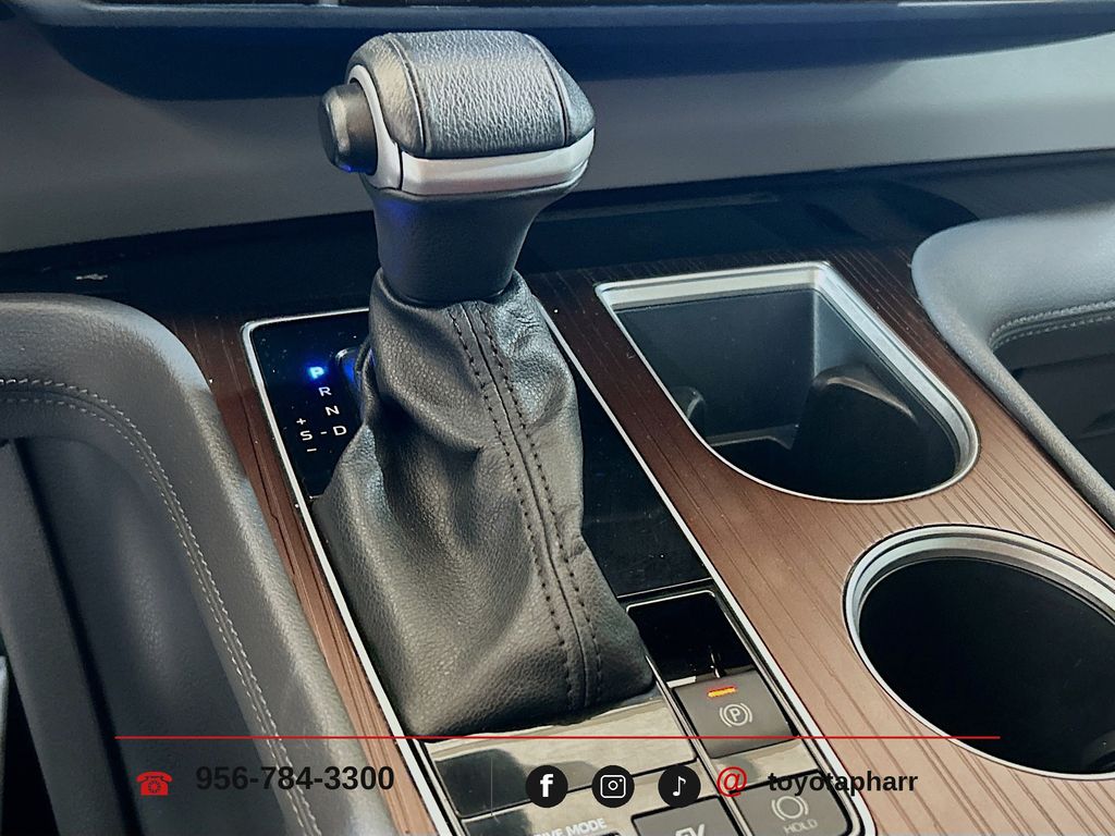 2023 Toyota Sienna XLE - Photo 16