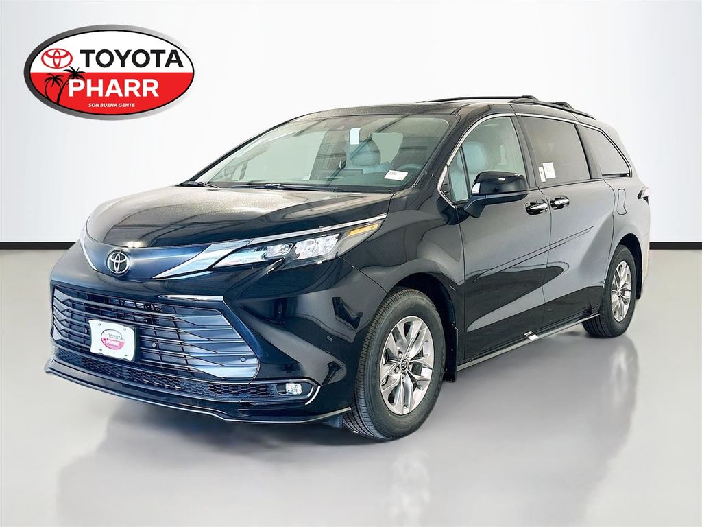 2026 Toyota Sienna XLE 8-Passenger Hybrid FWD's photo