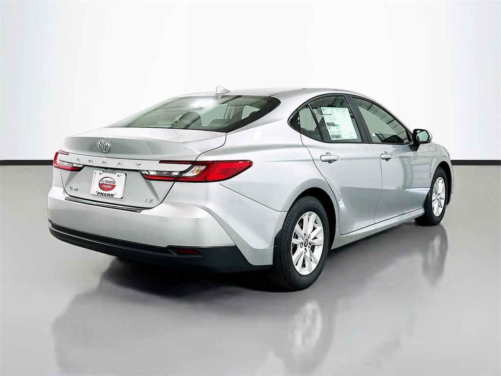 2025 Toyota Camry LE photo 4