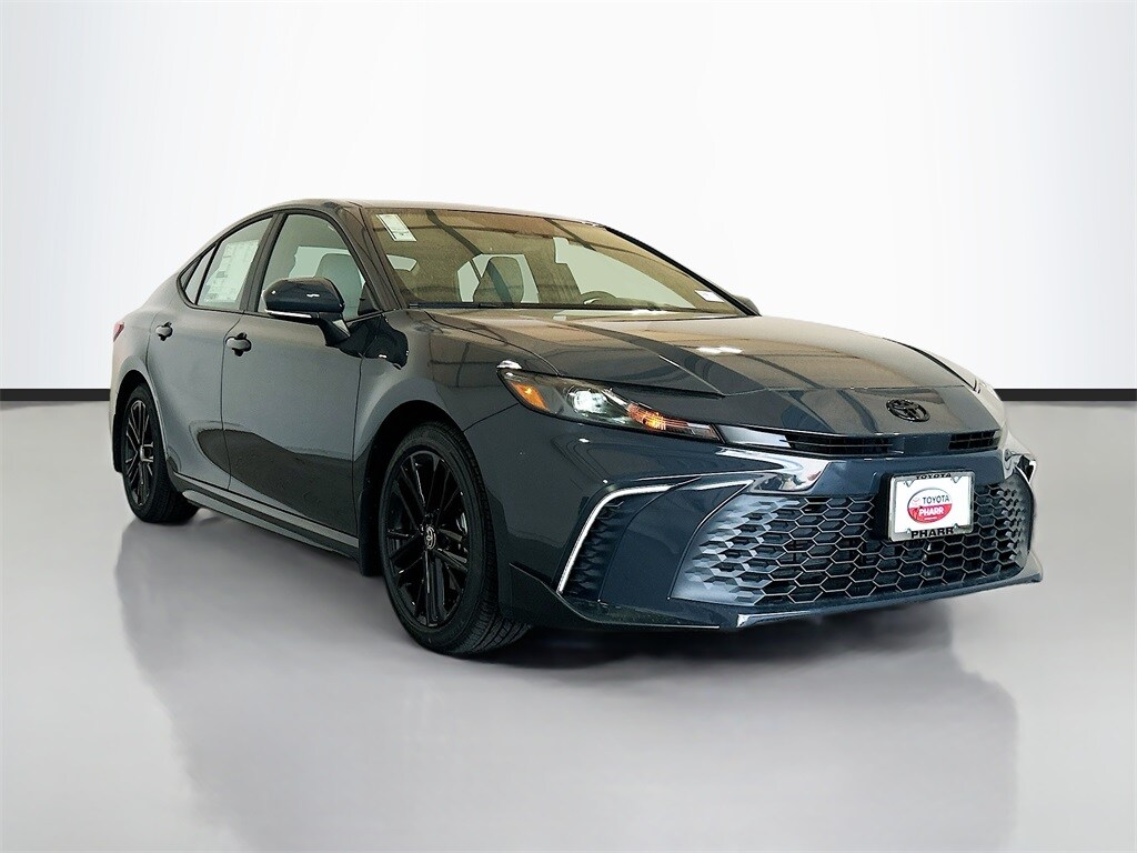 2026 Toyota Camry SE photo 3