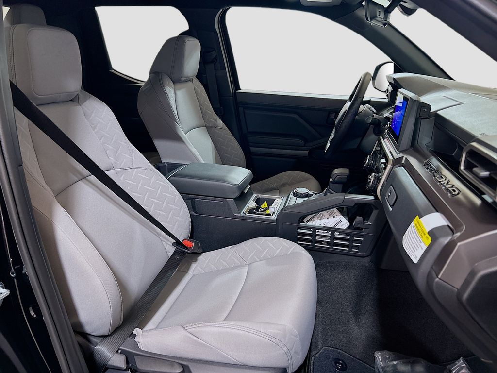 2026 Toyota Tacoma SR5 - Photo 22