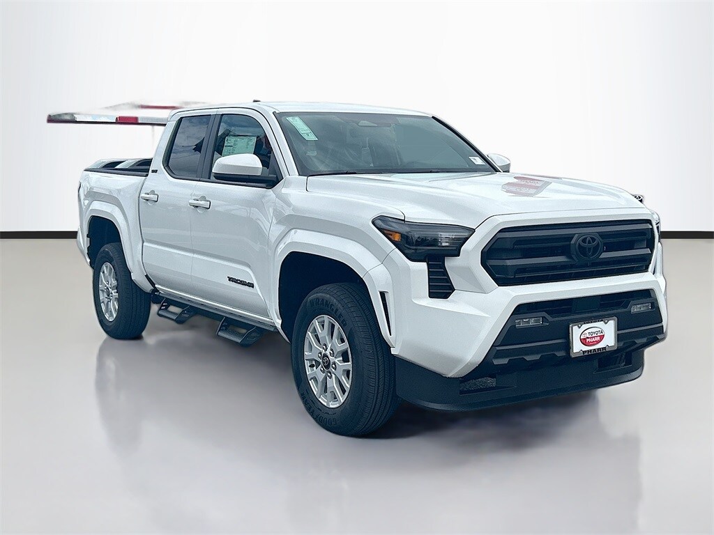 2025 Toyota Tacoma SR5 photo 3