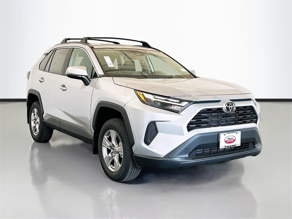 2025 Toyota RAV4 XLE photo 3