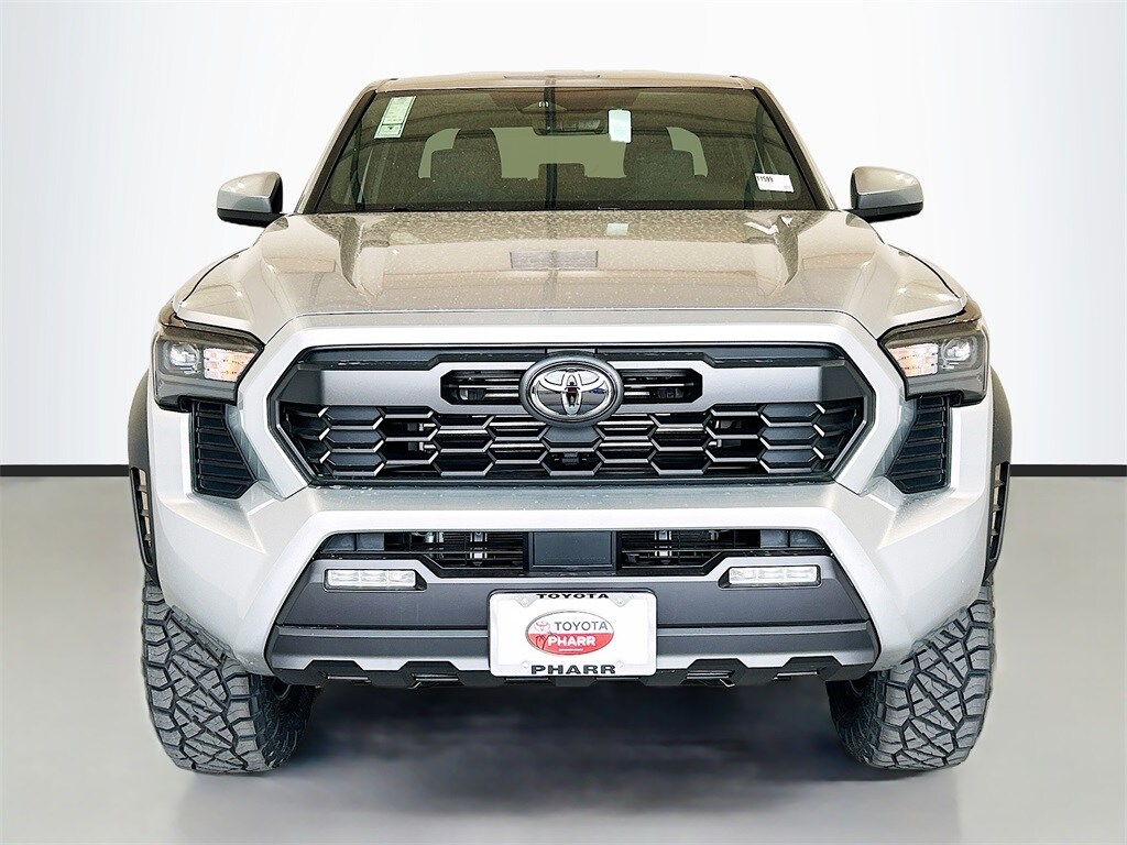 2025 Toyota Tacoma TRD Off-Road photo 2