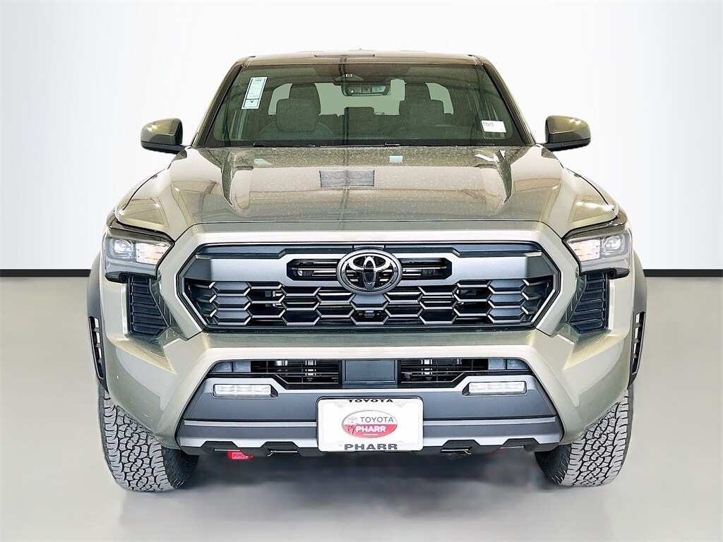 2025 Toyota Tacoma TRD Off-Road photo 2