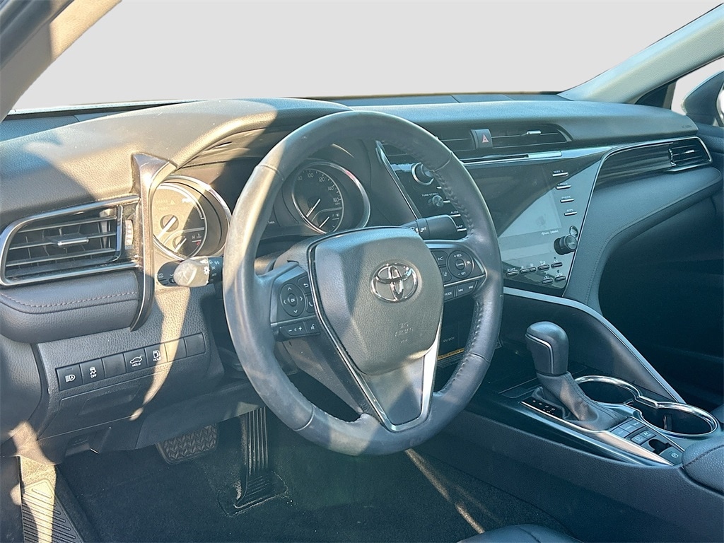 Used 2020 Toyota Camry Hybrid XLE Sedan