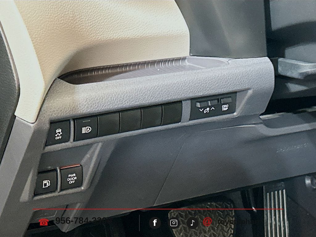 2023 Toyota Sienna XLE - Photo 9