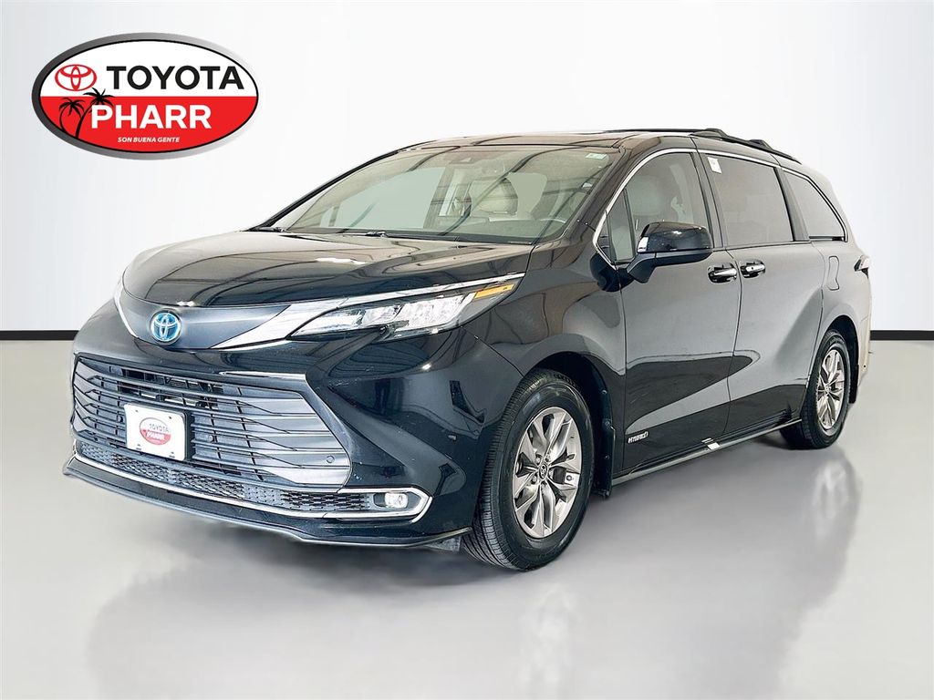 2021 Toyota Sienna XLE 8-Passenger Hybrid FWD's photo