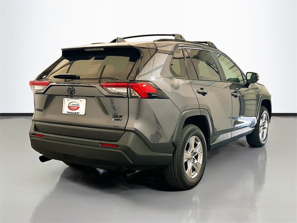 2025 Toyota RAV4 Hybrid XLE photo 4