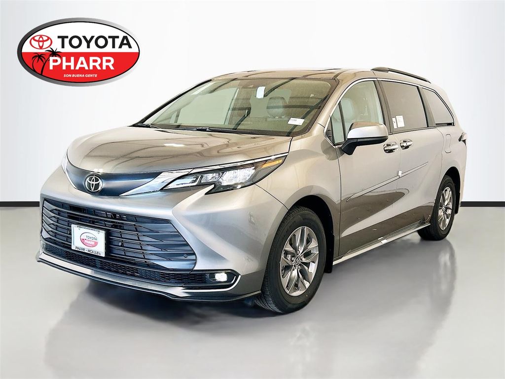 2026 Toyota Sienna XLE 8-Passenger Hybrid FWD's photo