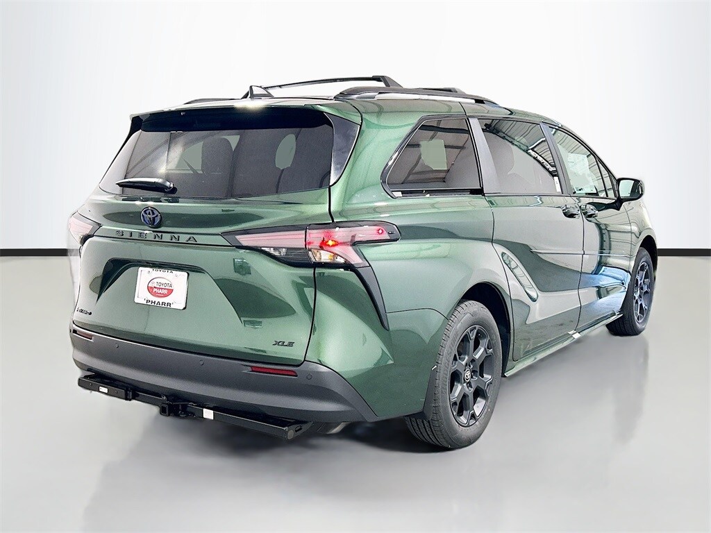2025 Toyota Sienna Woodland Edition photo 4