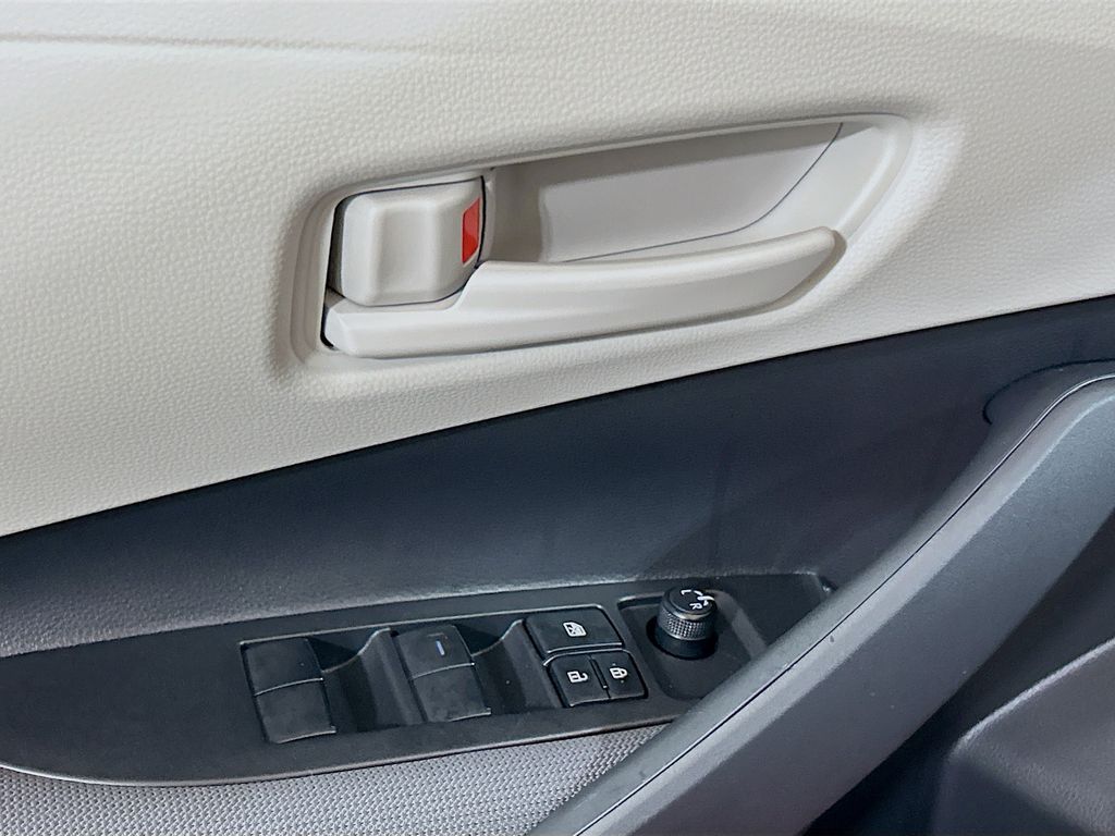 2026 Toyota Corolla LE - Photo 15