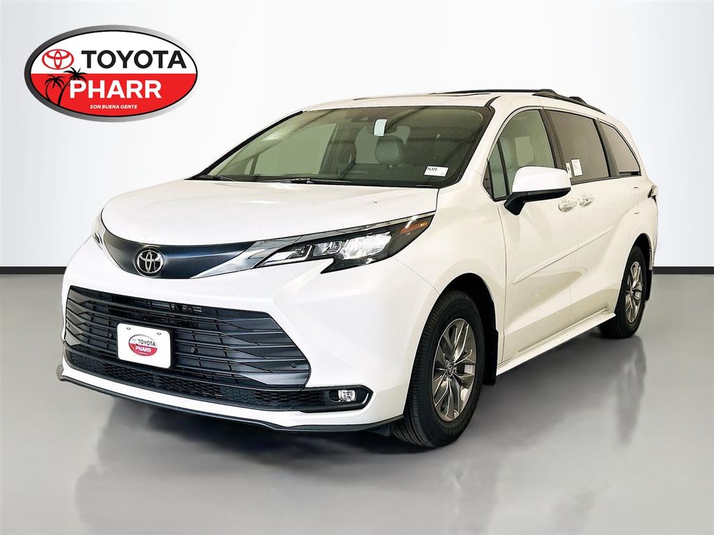 2026 Toyota Sienna XLE 8-Passenger Hybrid FWD's photo